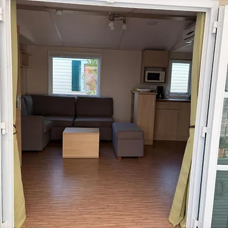 Mobil 8 Personnes Au Les Pins Maritimes Camping Hyères