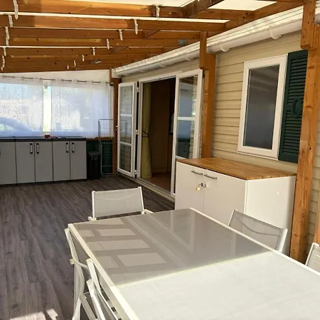 Camping Mobil 8 Personnes Au Les Pins Maritimes