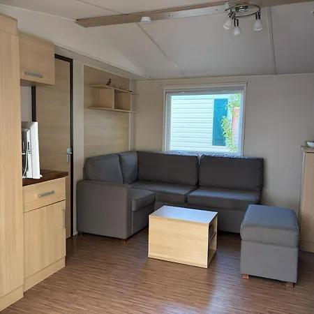Camping Mobil 8 Personnes Au Les Pins Maritimes Hyères