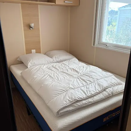 Camping Mobil 8 Personnes Au Les Pins Maritimes Hyères